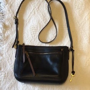 FOSSIL leather crossbody purse. Medium size. EUC.